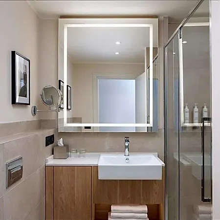 Courtyard By Marriott Linate Hotel