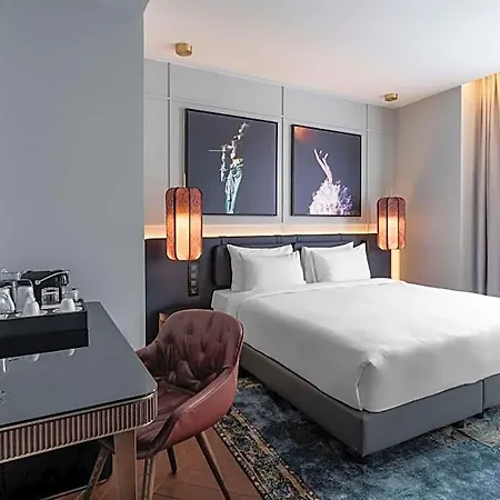 Radisson Collection Hotel, Santa Sofia 5*