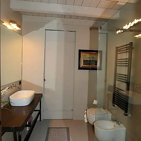 Loft Navigli With Private Garden ベッド・アンド・ブレックファスト ミラノ
