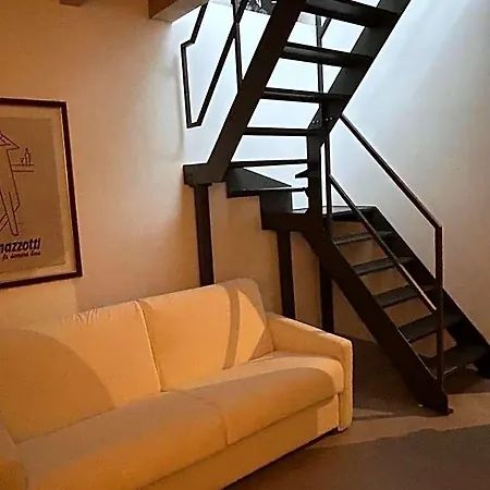 Loft Navigli With Private Garden ベッド・アンド・ブレックファスト