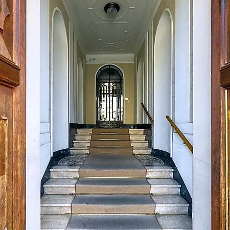 Bed & Breakfast House Of Frames *