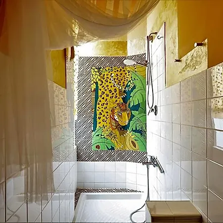 House Of Frames Bed & Breakfast