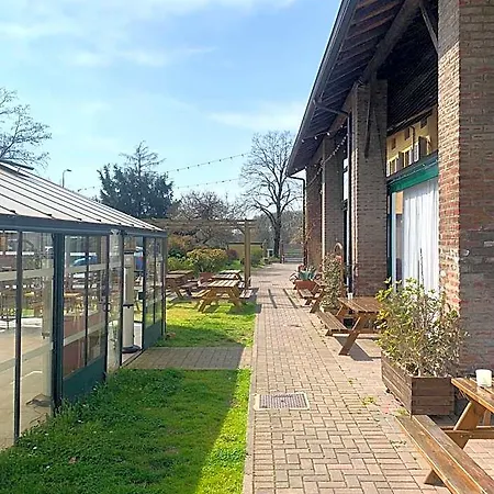 Cascina Bellaria Auberge de jeunesse *