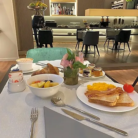 Romana 4* Milan