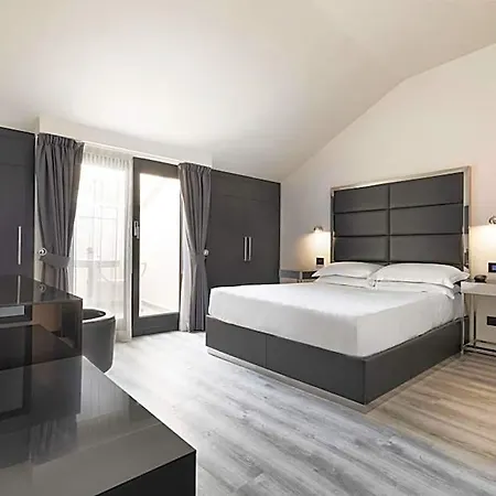 Lhp Napoleon Hotel 4*