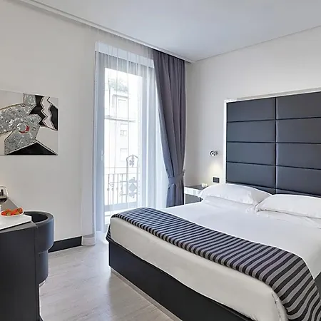 Lhp Napoleon Otel 4*