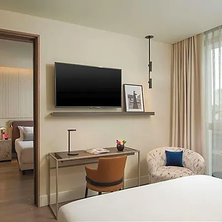 Nh Collection Life Hotel