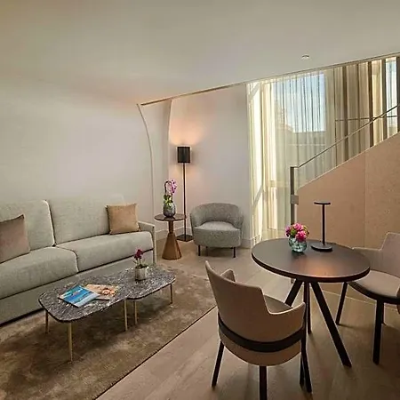 Hotel Nh Collection Life 4*