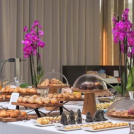 Nh Collection Life Hotel