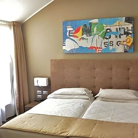 Отель Palazzo Delle Stelline 3*