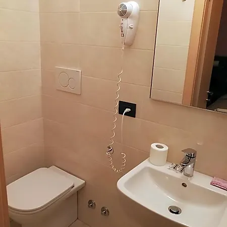 锡耶纳酒店 2*