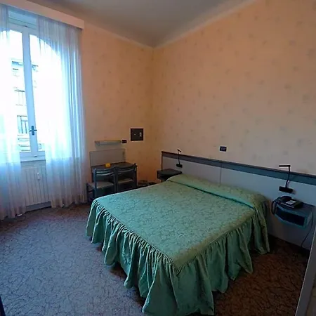 Ada Hotel 2*