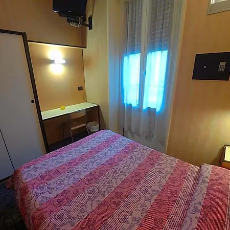 Hotel Ada 2*