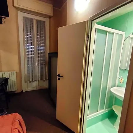 Ada Hotel 2*