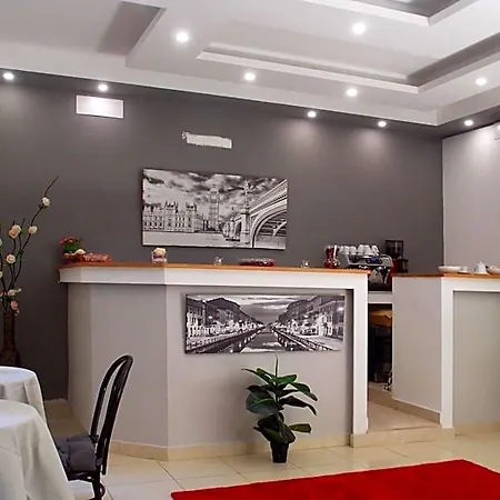 Midtown Hotel *
