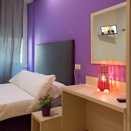 Midtown Hotel *
