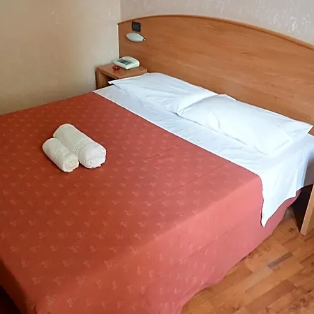 Nuovo Hotel *