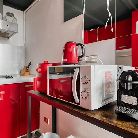 Domusmi Benedetto 32 * Milan