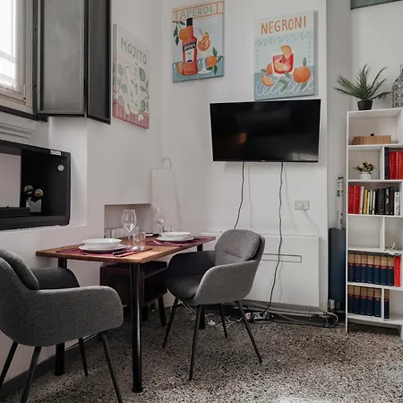 Domusmi Benedetto 32 * Milan