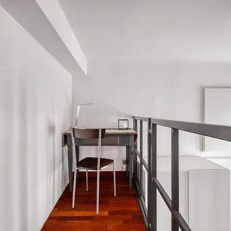 Domusmi Benedetto 32 * Milan