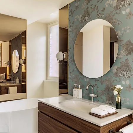 Palazzo Cordusio, A Gran Melia - The Leading Of The World