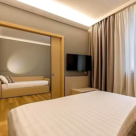 Hotel 43 Station