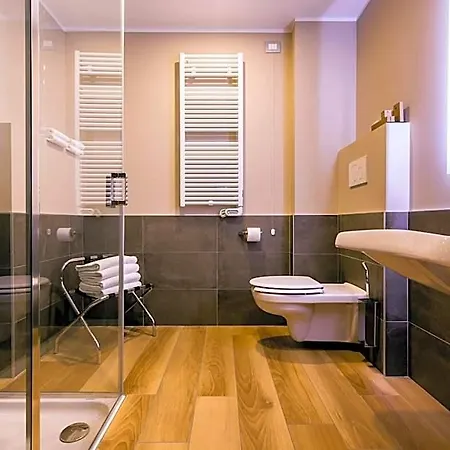 Hotel 43 Station 3*