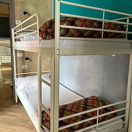 Gloria Hostel *