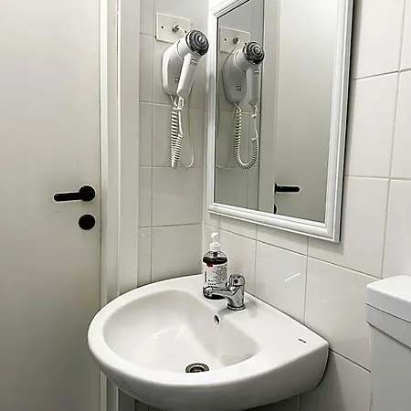 Mio Hostel *