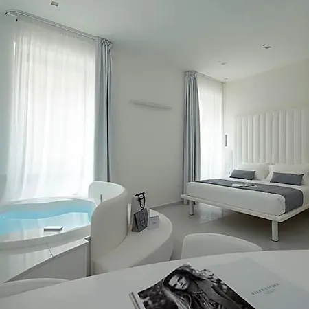 Gatto Bianco Mia Hotel 2*