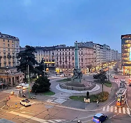 Casa Storica Piazza 5 Giornate Pensión 4*