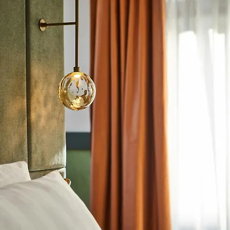 Nemi, Milan, A Tribute Portfolio 5* Milaan