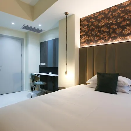The Floor 3*