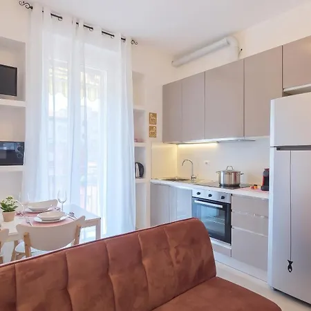 M4 Center - Design Washington - Self Check In - Wifi - Balcony - Ac - Milanoflats *