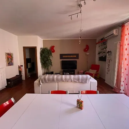 아파트 A Quiet And Loving Gem In The Center Of