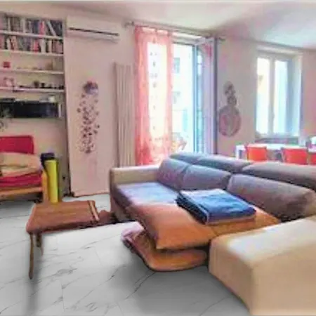 아파트 A Quiet And Loving Gem In The Center Of *