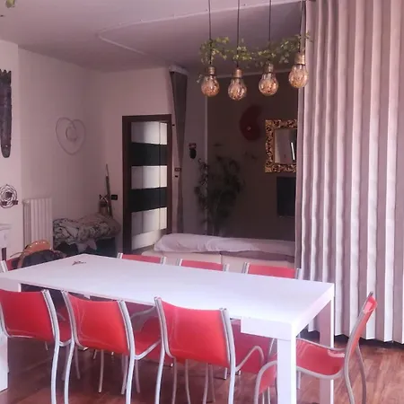 아파트 A Quiet And Loving Gem In The Center Of