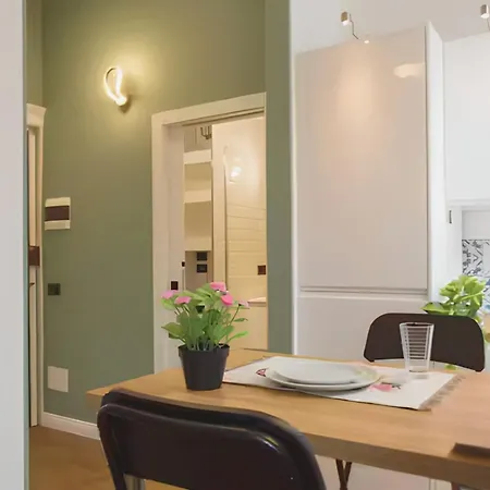 Bright Studio, 6 Min Metro, Station Апартаменты