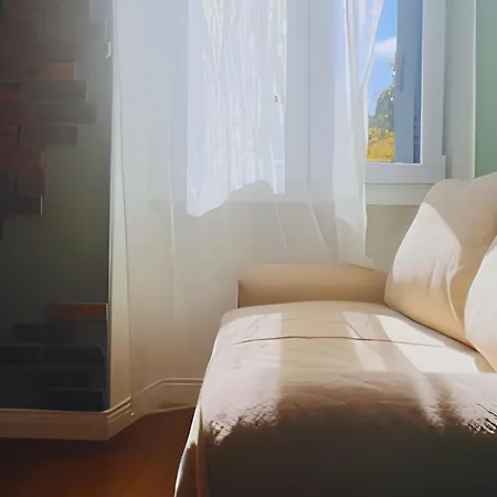 Bright Studio, 6 Min Metro, Station *