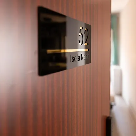 Isola North 52 * ميلان