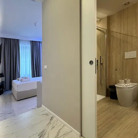 לינה וארוחת בוקר Duomo Hub - Boutique Guest With Self Check-in מילאנו