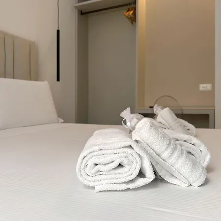 Duomo Hub - Boutique Guest With Self Check-in לינה וארוחת בוקר