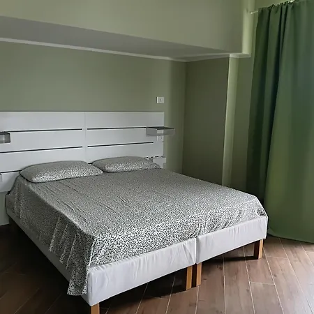 Linate Home Suite Aparthotel With Onsite Secure Parking And 10 Minutes By Walk From-To Airport - Con Parcheggio Sorvegliato In Loco E A 10 Minuti A Piedi Da E Per Aeroporto Di Linate Metro Blu M4 Motel