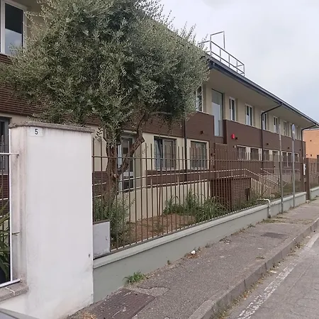 Linate Home Suite Aparthotel With Onsite Secure Parking And 10 Minutes By Walk From-To Airport - Con Parcheggio Sorvegliato In Loco E A 10 Minuti A Piedi Da E Per Aeroporto Di Linate Metro Blu M4 *
