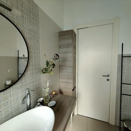 Casa de hóspedes Private Bedroom, Bathroom, And Terrace, Metro, No Kitchen *