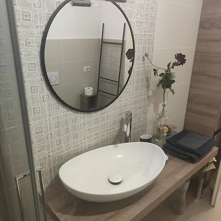 Private Bedroom, Bathroom, And Terrace, Metro, No Kitchen Casa de hóspedes *