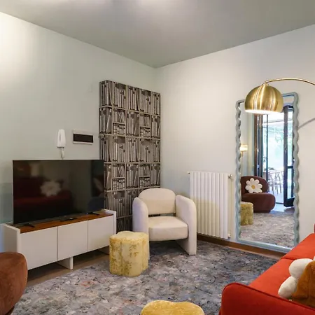 Navigli House-private Garden -quiet Oasis-sleeps 5 Milánó