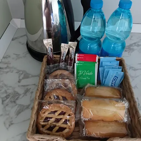 Linate Home Suite Aparthotel With Onsite Secure Parking And 10 Minutes By Walk From-To Airport - Con Parcheggio Sorvegliato In Loco E A 10 Minuti A Piedi Da E Per Aeroporto Di Linate Metro Blu M4 *