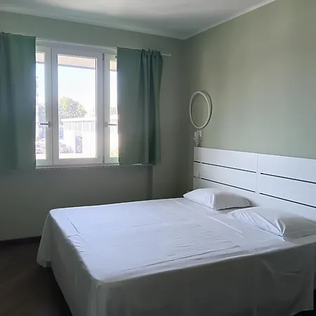 Motel Linate Home Suite Aparthotel With Onsite Secure Parking And 10 Minutes By Walk From-To Airport - Con Parcheggio Sorvegliato In Loco E A 10 Minuti A Piedi Da E Per Aeroporto Di Linate Metro Blu M4