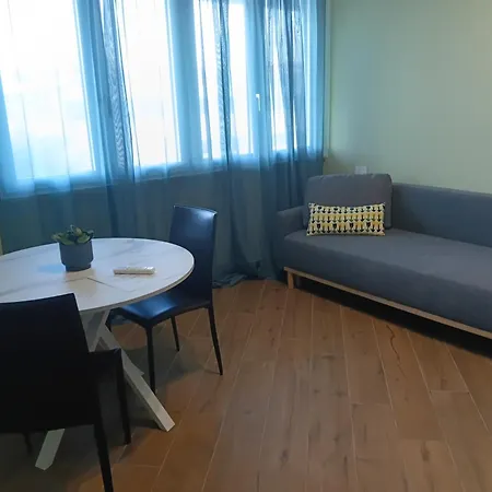 Linate Home Suite Aparthotel With Onsite Secure Parking And 10 Minutes By Walk From-To Airport - Con Parcheggio Sorvegliato In Loco E A 10 Minuti A Piedi Da E Per Aeroporto Di Linate Metro Blu M4 * Milano
